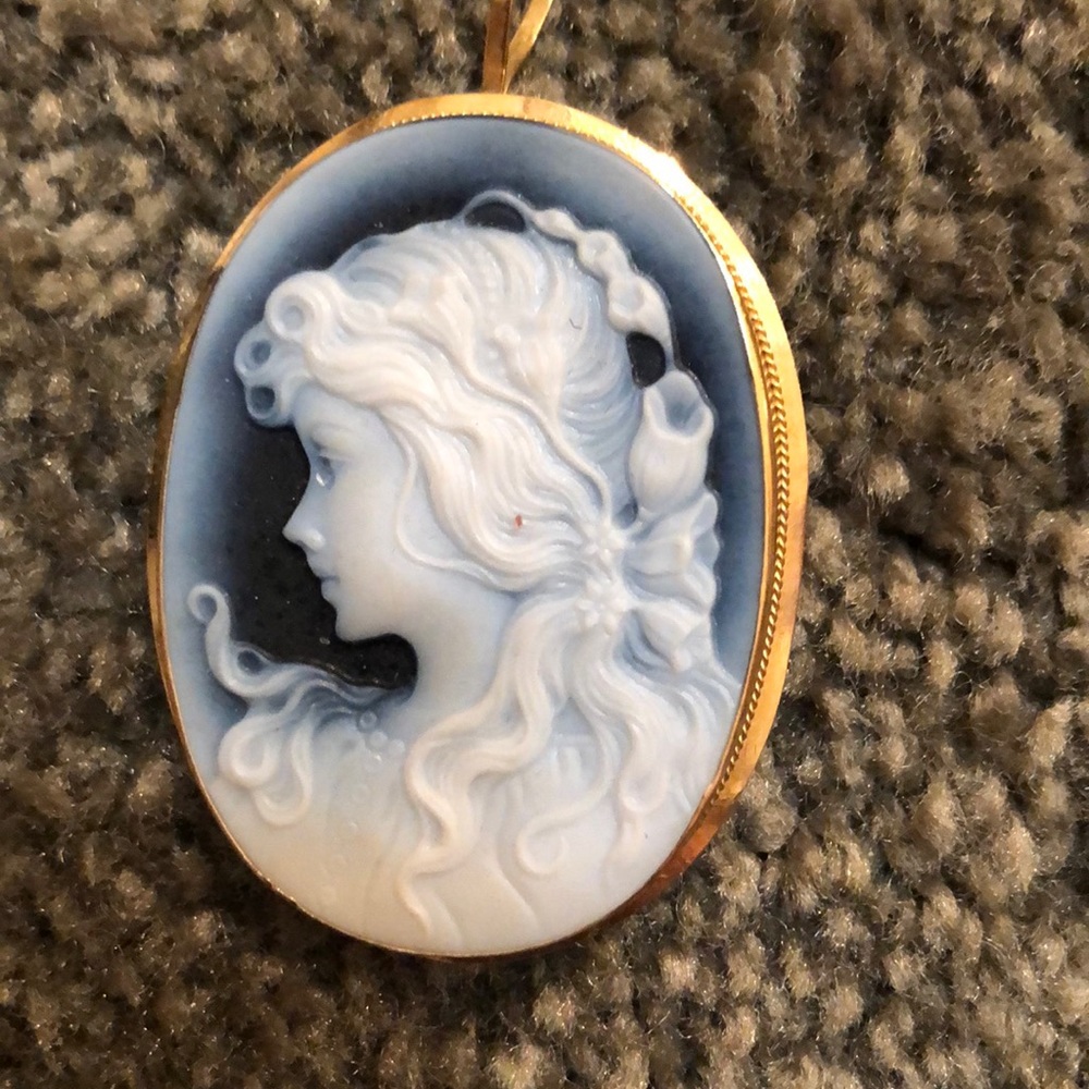 Cameo 18 ct